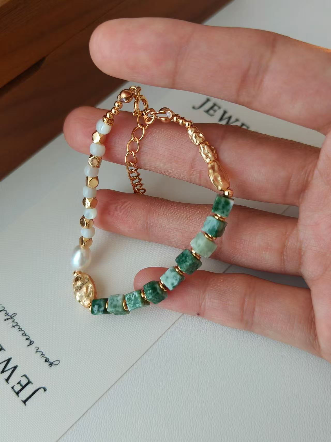 Green Jade & Pearl Bracelet – 18K Gold Vermeil on Sterling Silver | Mother-of-Pearl & Freshwater Pearls